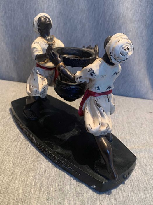 стара статуетка фигури