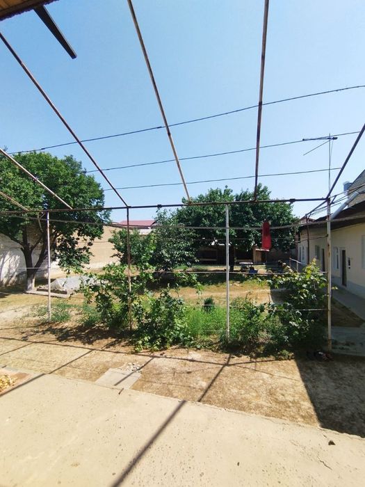 Hovli sotiladi 10 sotix