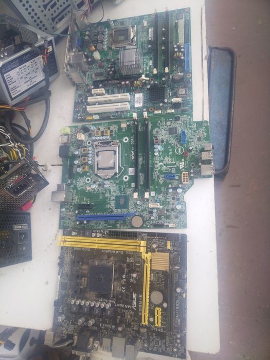 Компютър, дънни платки, Захранване за настолен компютър 
Имам налични