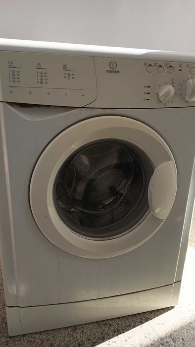 Продавам пералня INDESIT