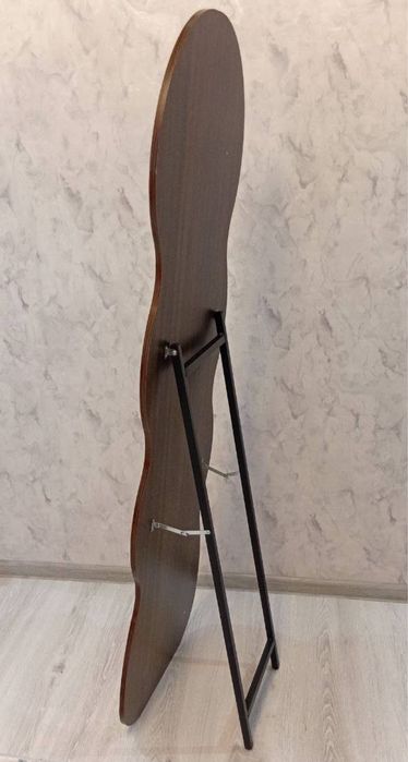 Напольное зеркало в полный рост с волнистой рамой