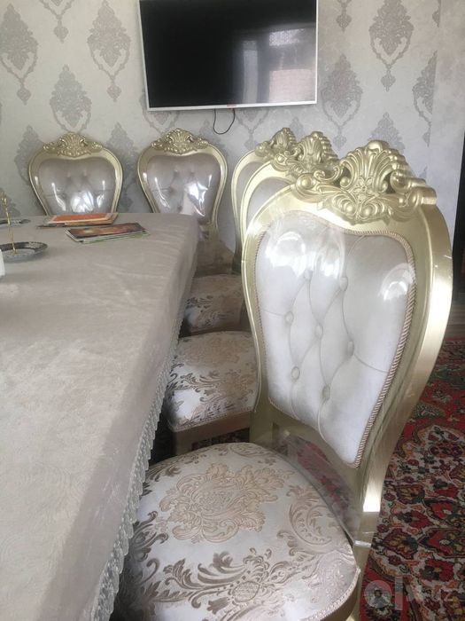 Слол и 12 стульев