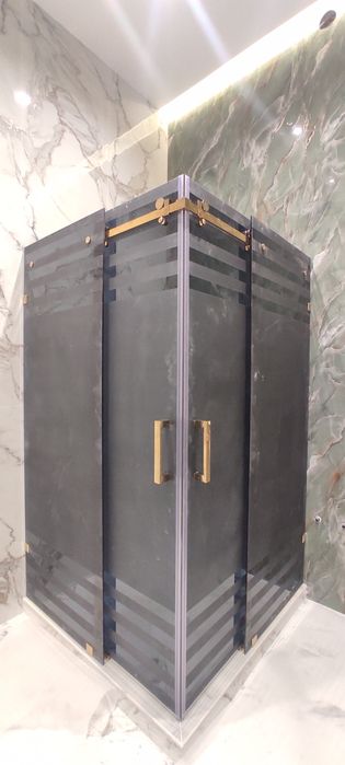 Душкабина , перегородки, стеклянные двери.