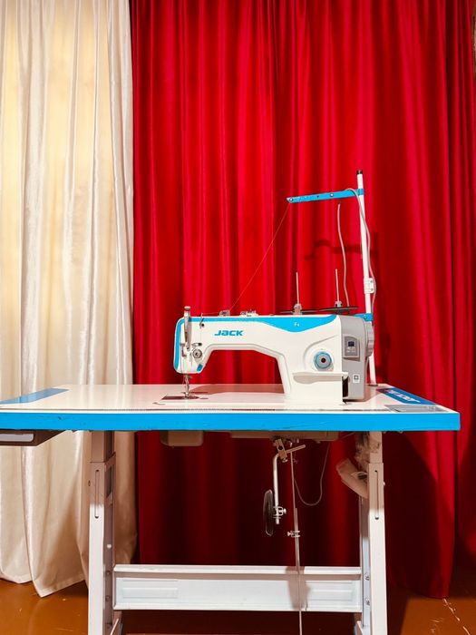 Швейная машинка Jack F4