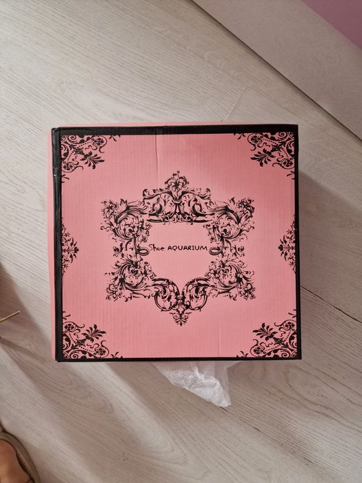 Кецове Carinii, Shoe Aquarium