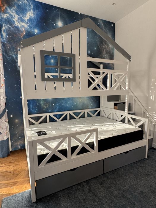 Детская двухъярусная кровать-домик 140х200 и 90х200.