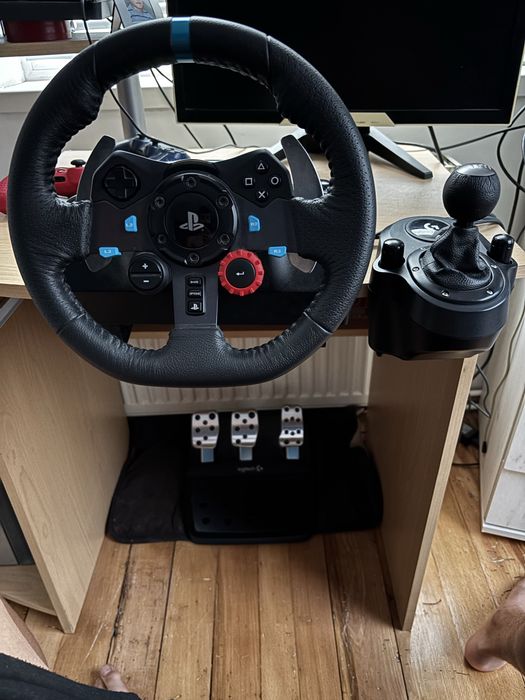 Продавам волан logitech g29 + игра