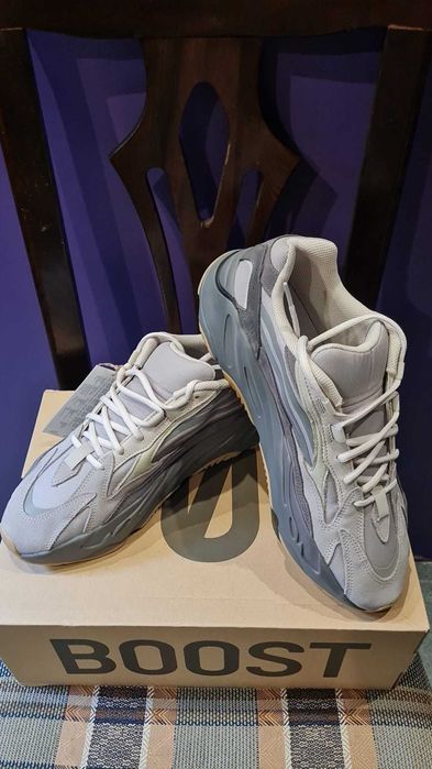 Adidas Yeezy Boost 700 V2