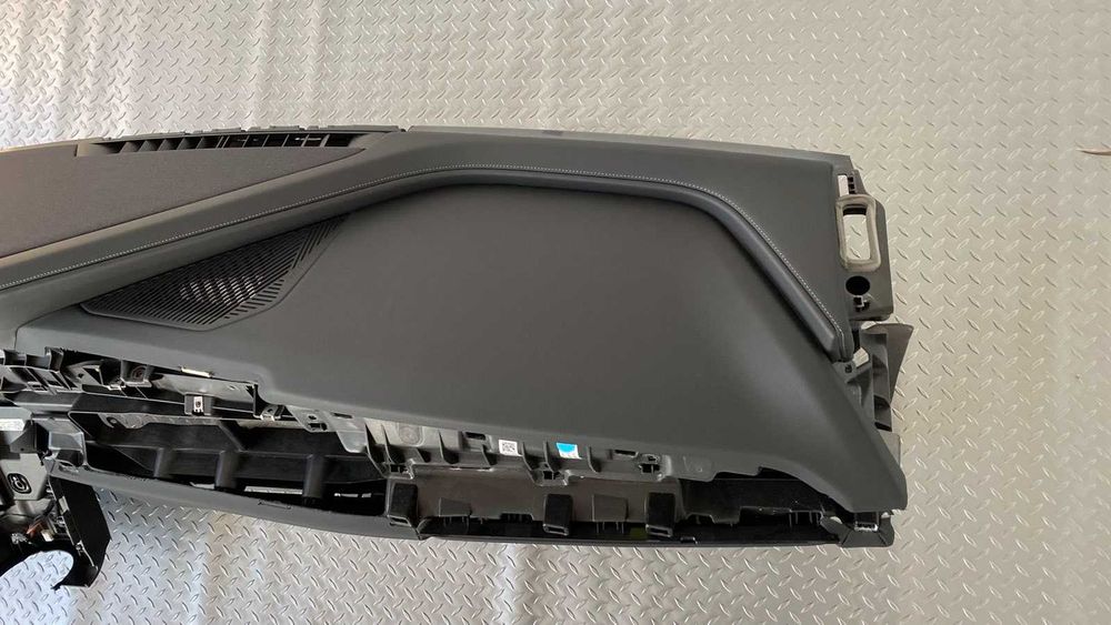 Като Ново Табло BMW 7 i7 G70 Черно със сив шев