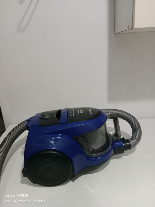 Пылесос Самсунг  почти новый