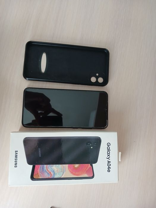 Продам телефон самсунг А04е