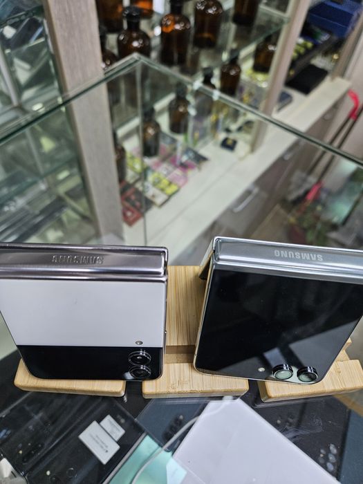 Samsung zgalax  flip 5 8/256Gb va z flip 4