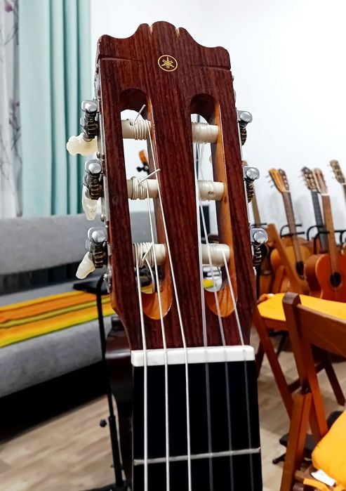 Yamaha G231 ll chitară clasică corzi nylon plus tuner și capodastru