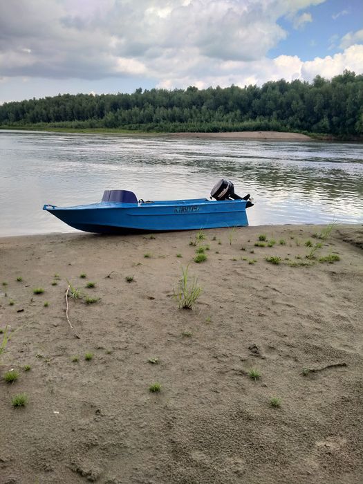 Продам лодку с мотором