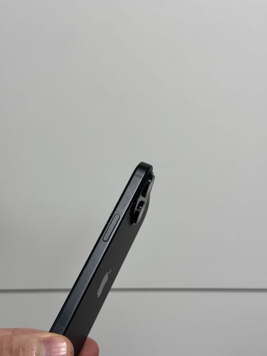 Продавам отличен iPhone 15 20 цикъла