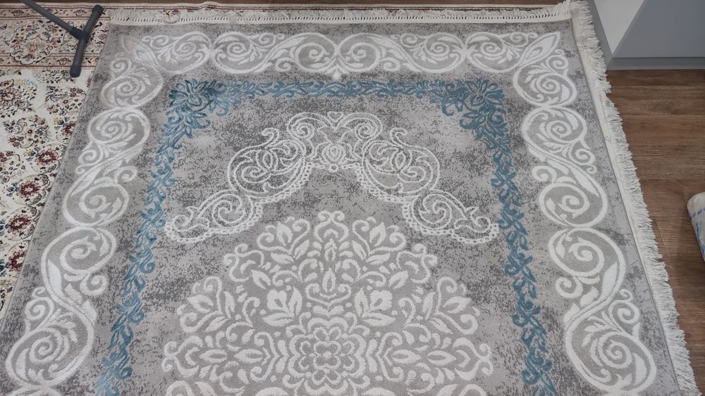 Ковёр продаётся .