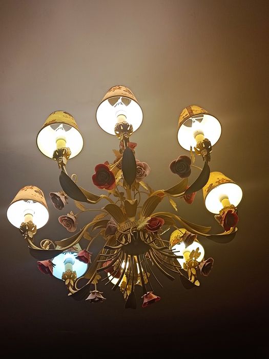 Продам люстру новая