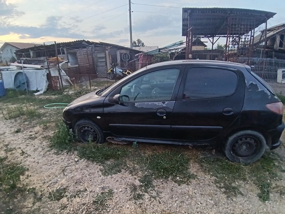 Vând Peugeot 206 Hatchback