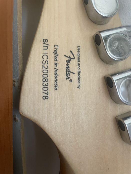 Kit Chitară Fender Squier Stratocaster, Amplificator, Husă, Cablu