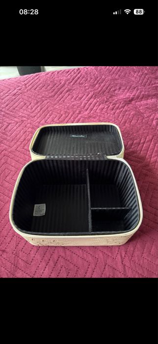 Geanta cosmetice Victoria’s Secret - travel make up rigid case