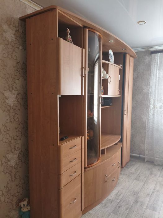 Продам стенку для посуды и одежды.