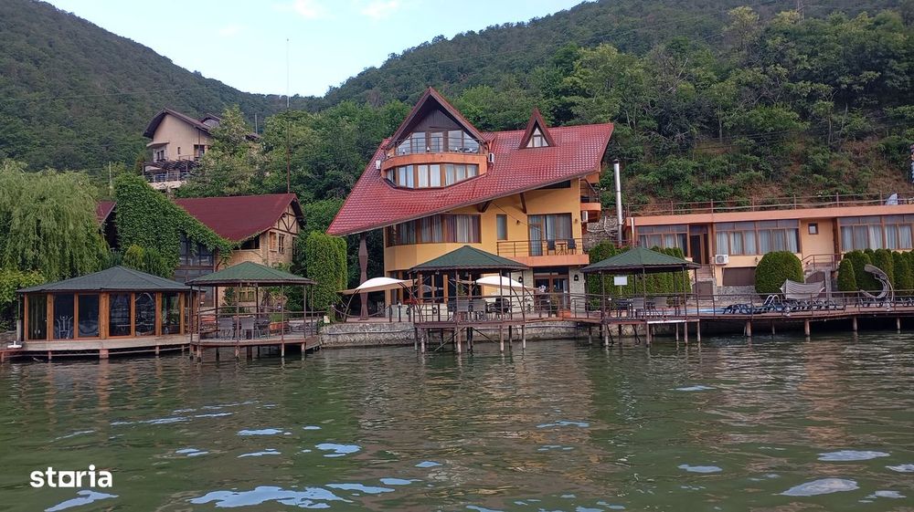 Vânzare complex turistic Dunăre — Cazanele Dunării, 3 pensiuni, 3,5M €