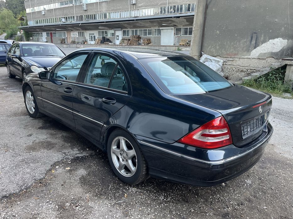 На части 3 броя Mercedes C-class W203 (бензинови)