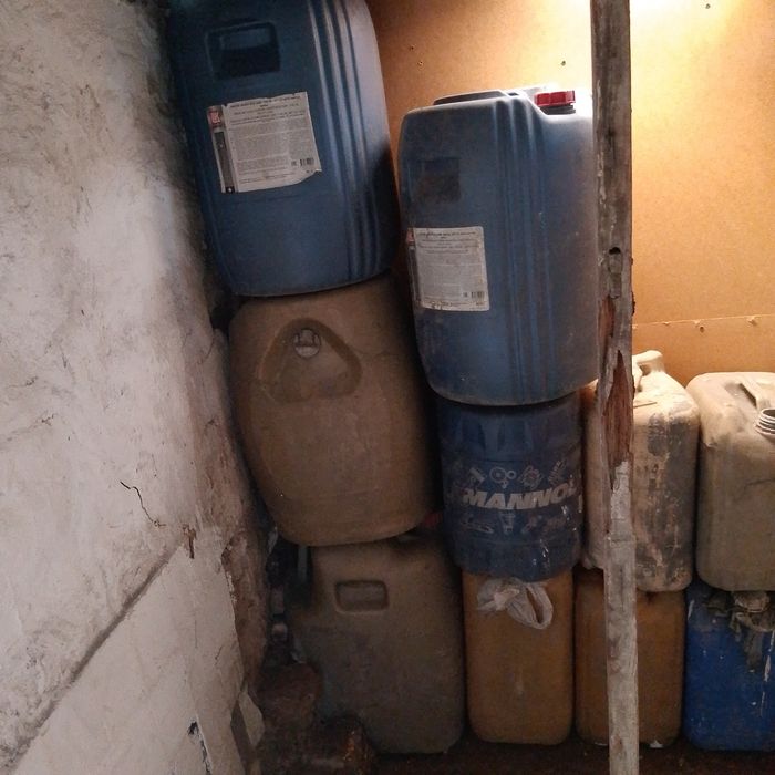 Продаю конистры из под соляры