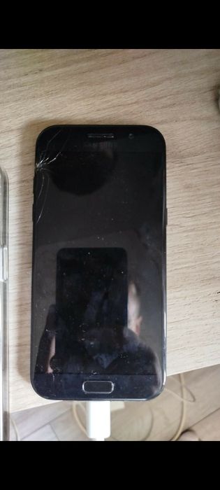 Vând Samsung a5.