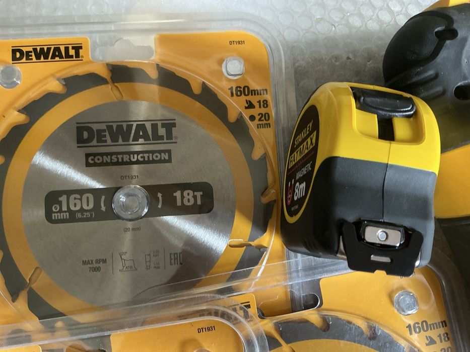 Vind pachet scule si pinze dewalt noi