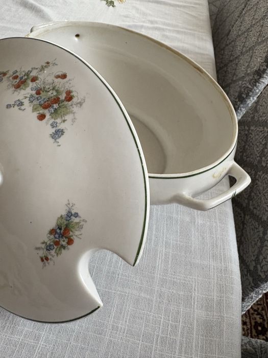 Набор из супниц .