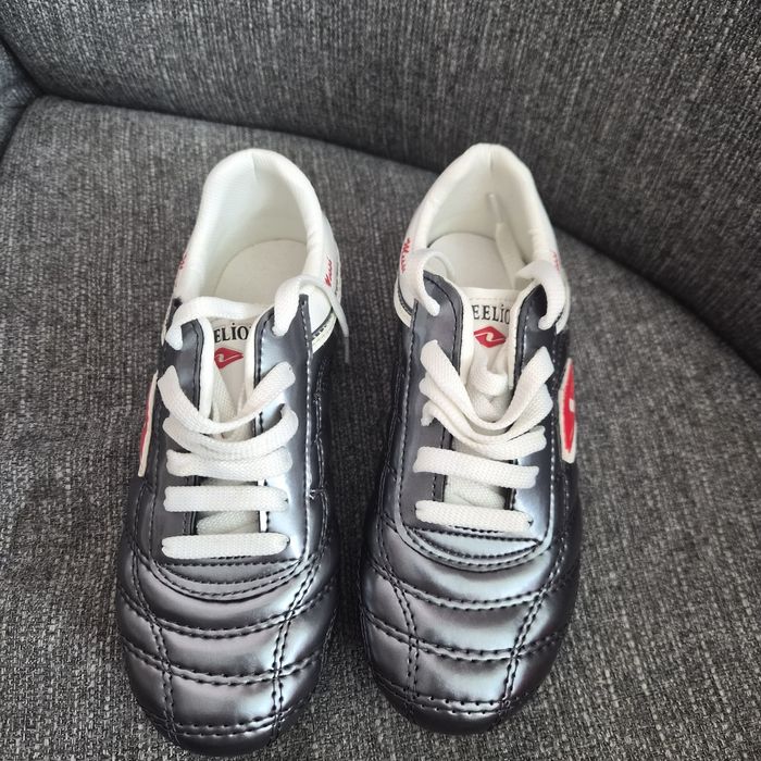 Детски бутонки за футбол