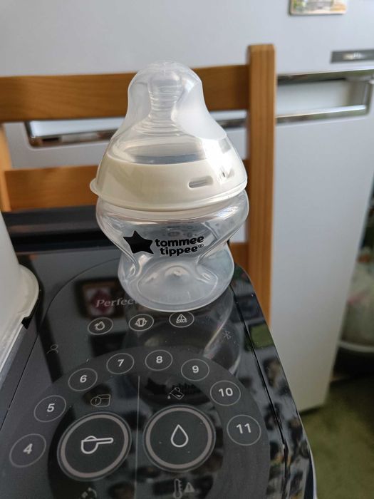 Машина за приготвяне на адаптирано мляко Tommee Tippee – Perfect Prep Pro, черна