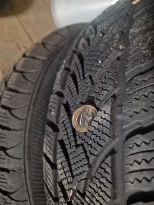 Продавам 8 гуми с джанти и тасове 5×112