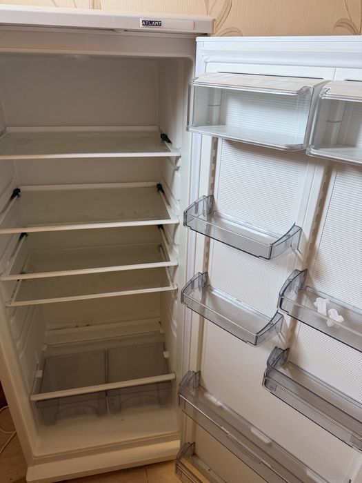 Продам морозильник Снайге советский.