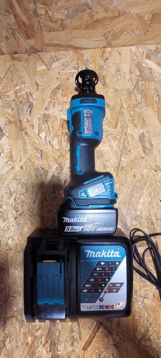 Makita dco 181  decupat rigips ca nou