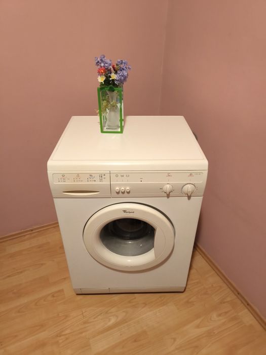 Vând mașină de spălat Whirlpool 8 kg stare bună de funcționare