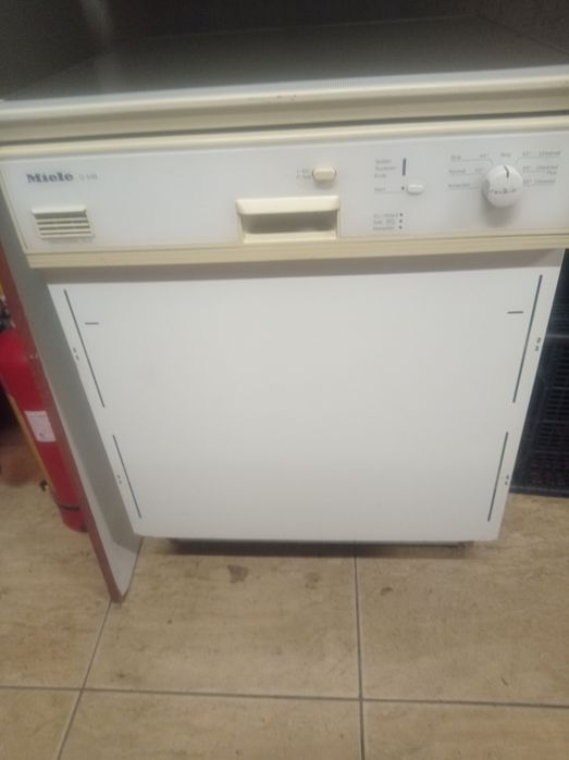 Съдомиялна машина миели