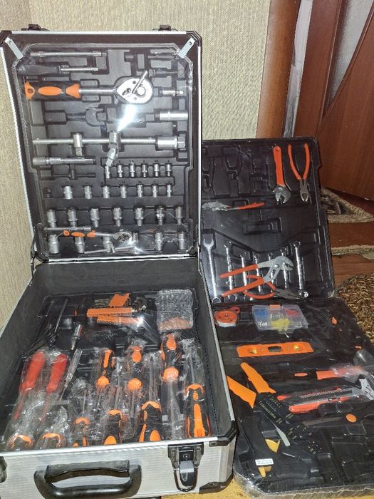 Набор ключи и телевизор