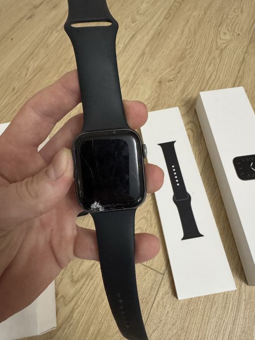 Продам Apple watch series 5 44mm оригинал