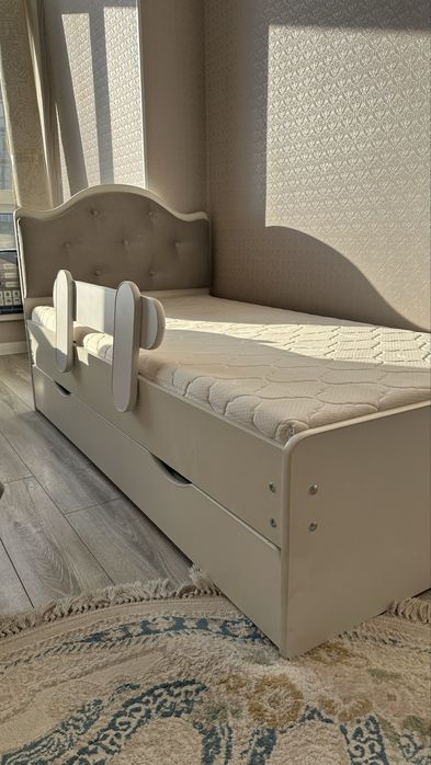 Б/у детская кровать с матрасом