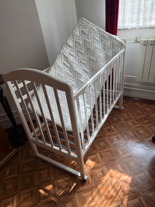Кроватку детскую