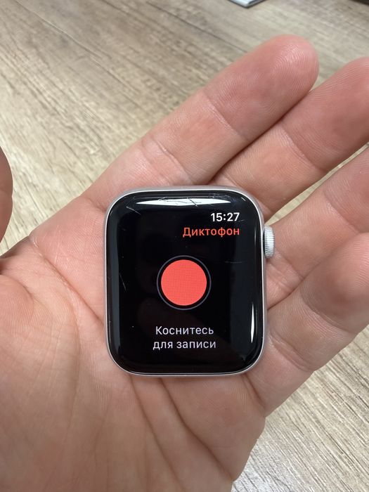 Apple Watch SE (GPS, 2-го поколения)