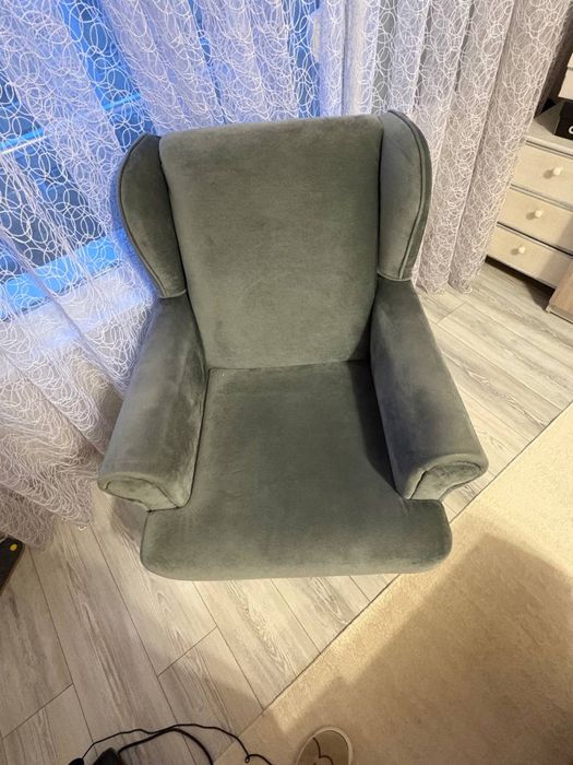 Диван и 2 фотьойла