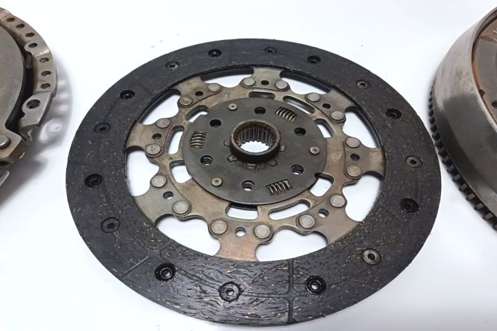 Kit Ambreiaj cu volanta masa dubla Ford Focus a 2-a generatie