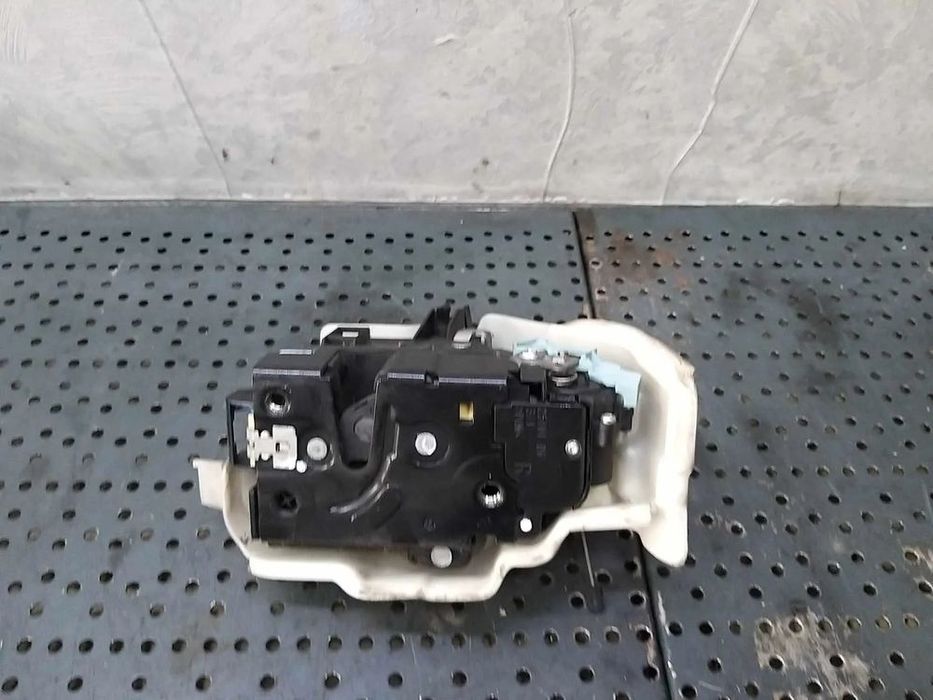 Broasca usa dreapta fata vw golf 6 plus
