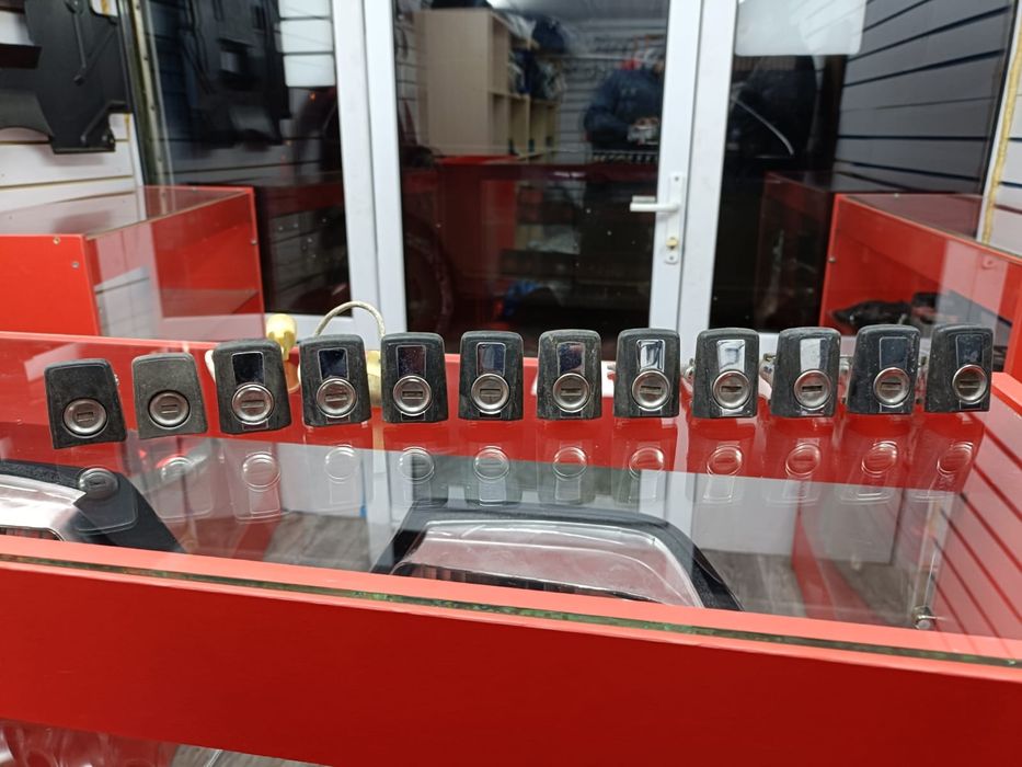 Личинка ручки двери Мерседес