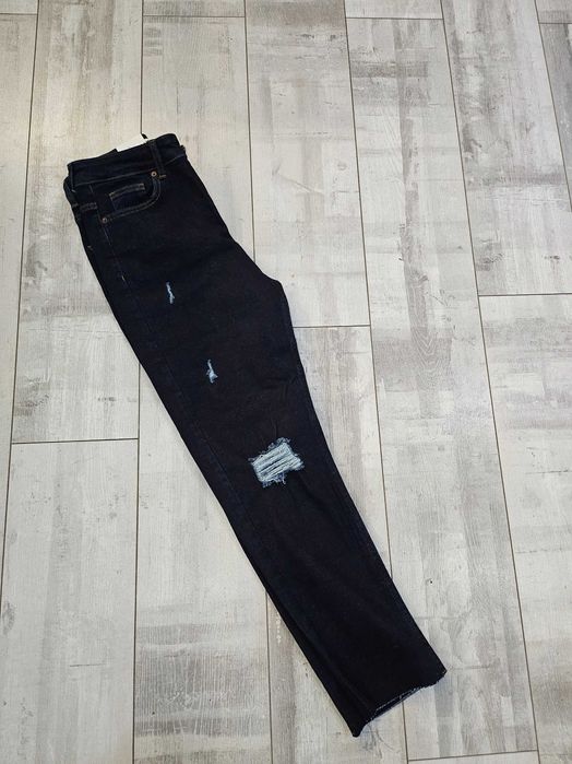 Фит дънки
Размери : 26,27,28,29,30,31
Материал: 99% памук 1