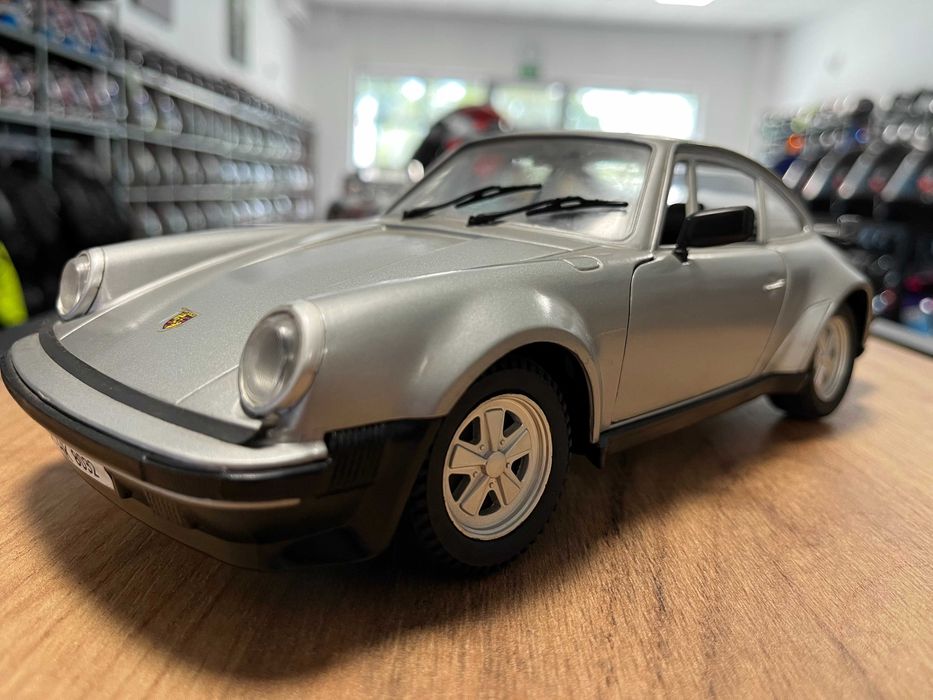 SUN STAR  колекционерски модел количка   PORSCHE 911 SC  1984г. 1:18
