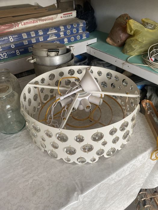 Продам новую красивую люстру